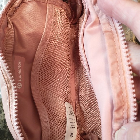 Lululemon nwt everywhere belt bag os pink - Picture 7 of 10